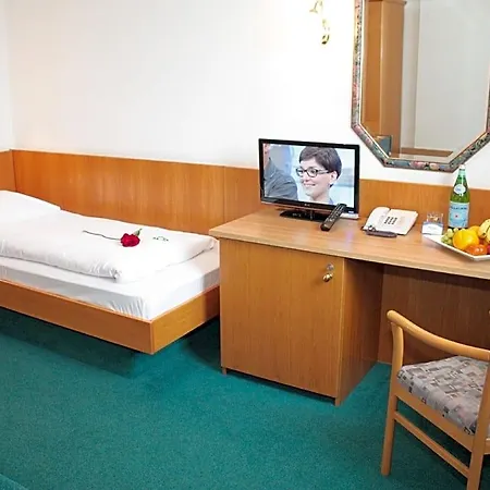 Mainbogen Hotel 3*