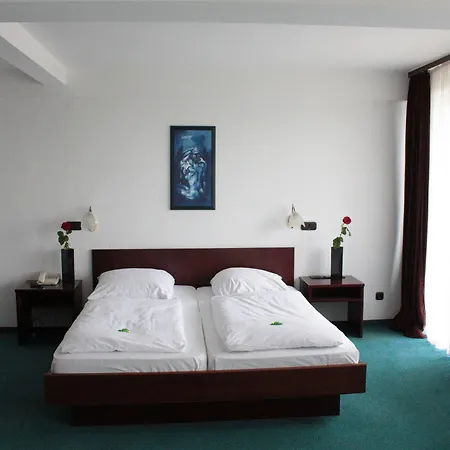 Mainbogen Hotel 3*