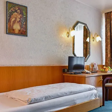 Hotel Mainbogen 3*